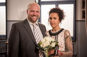 Eine neue Frau Beimer: Klaus (Moritz A. Sachs) heiratet die Tunesierin Neyla (Dunja Dogmani).